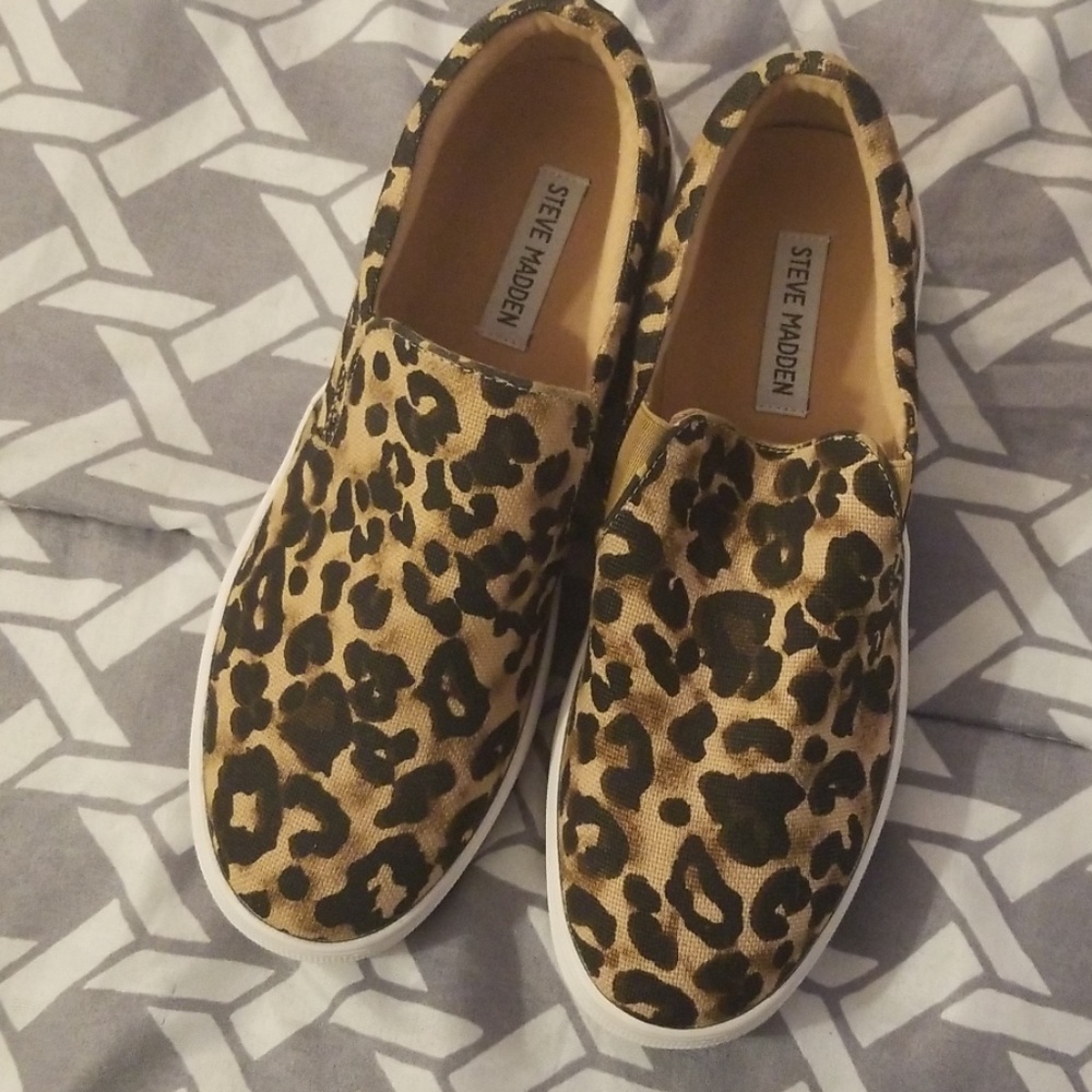Steve Madden cheetah slip on size 9